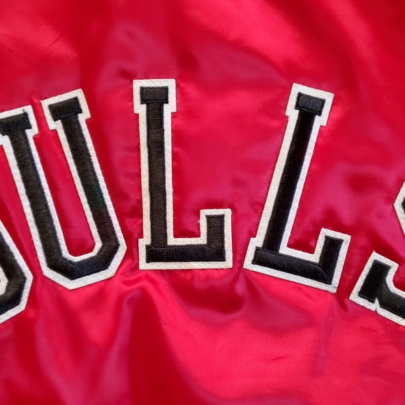 Vintage 1980's/1990's Men's Chicago Bulls Red Satin Swingster Jacket Size XL USA - Picture 6 of 7